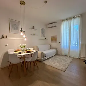 https://i-tulipani-appartamento-fronte-lago-maggiore.it-lombardy.com